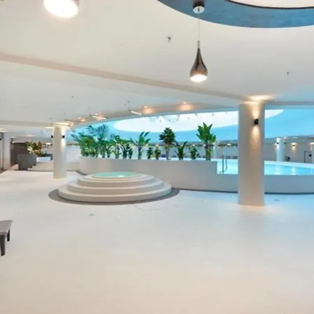 アパート Hanza Tower Sky-23 Jacuzzi & Pool & Sauna シュチェチン