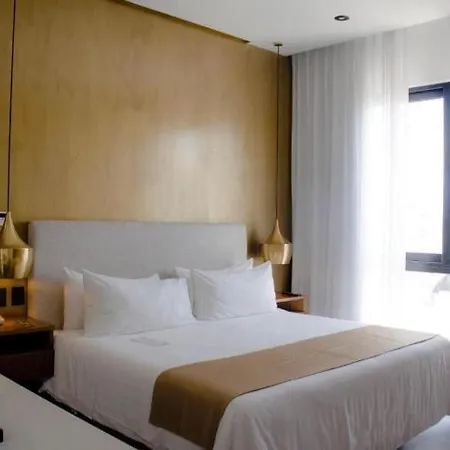 アパート Hanza Tower Sky-23 Jacuzzi & Pool & Sauna *